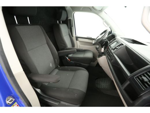 Volkswagen Transporter 2.0 TDI L2H1 140PK Glasauto Glasresteel Airco Cruise Carplay Navigatie Imperiaal Trekhaak ActivLease financial lease