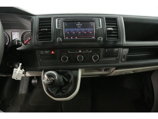 Volkswagen Transporter 2.0 TDI L2H1 140PK Glasauto Glasresteel Airco Cruise Carplay Navigatie Imperiaal Trekhaak ActivLease financial lease