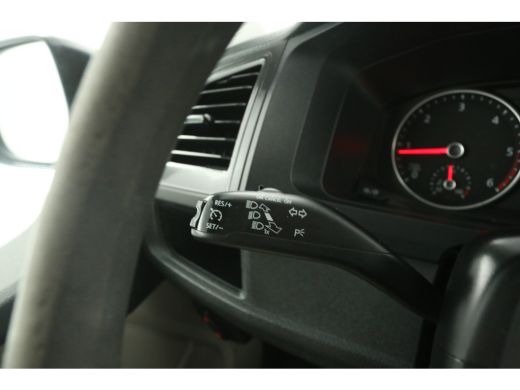 Volkswagen Transporter 2.0 TDI L2H1 140PK Glasauto Glasresteel Airco Cruise Carplay Navigatie Imperiaal Trekhaak ActivLease financial lease