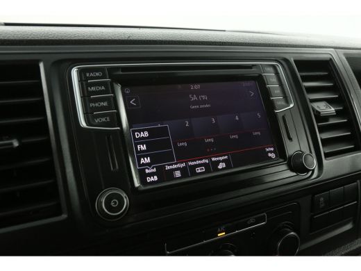 Volkswagen Transporter 2.0 TDI L2H1 140PK Glasauto Glasresteel Airco Cruise Carplay Navigatie Imperiaal Trekhaak ActivLease financial lease