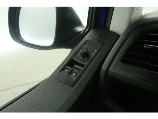 Volkswagen Transporter 2.0 TDI L2H1 140PK Glasauto Glasresteel Airco Cruise Carplay Navigatie Imperiaal Trekhaak ActivLease financial lease