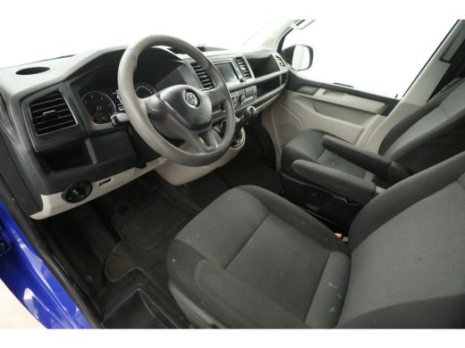 Volkswagen Transporter 2.0 TDI L2H1 140PK Glasauto Glasresteel Airco Cruise Carplay Navigatie Imperiaal Trekhaak ActivLease financial lease