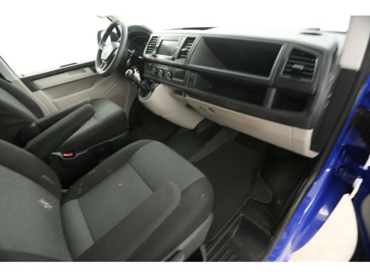 Volkswagen Transporter 2.0 TDI L2H1 140PK Glasauto Glasresteel Airco Cruise Carplay Navigatie Imperiaal Trekhaak ActivLease financial lease