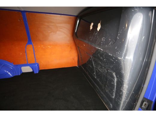 Volkswagen Transporter 2.0 TDI L2H1 140PK Glasauto Glasresteel Airco Cruise Carplay Navigatie Imperiaal Trekhaak ActivLease financial lease