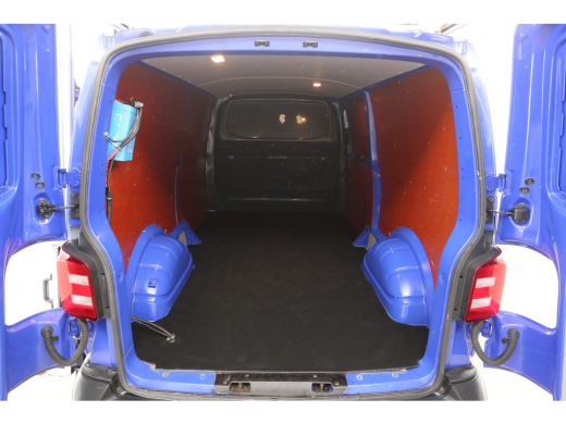 Volkswagen Transporter 2.0 TDI L2H1 140PK Glasauto Glasresteel Airco Cruise Carplay Navigatie Imperiaal Trekhaak ActivLease financial lease