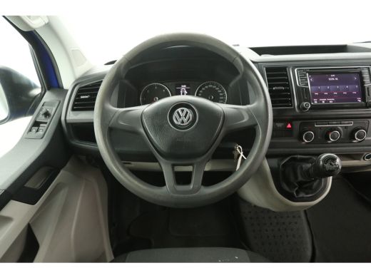 Volkswagen Transporter 2.0 TDI L2H1 140PK Glasauto Glasresteel Airco Cruise Carplay Navigatie Imperiaal Trekhaak ActivLease financial lease