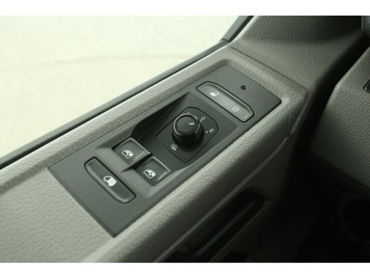 Volkswagen Transporter 2.0 TDI L2H1 150PK DSG Automaat Airco Cruise Carplay PDC Elektrpakket Trekhaak ActivLease financial lease