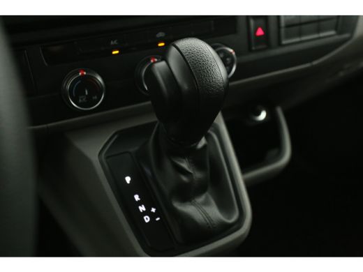 Volkswagen Transporter 2.0 TDI L2H1 150PK DSG Automaat Airco Cruise Carplay PDC Elektrpakket Trekhaak ActivLease financial lease