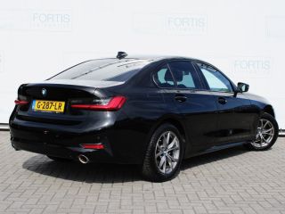 BMW 3-serie 320i Executive Edition NL AUTO | STOELVERW | CARPLAY |