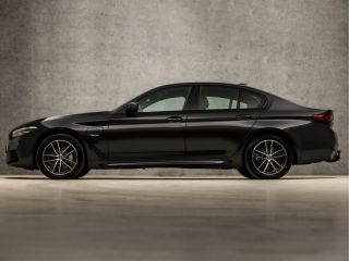 BMW 5 Serie 530e xDrive M Sport 293Pk Automaat (APPLE CARPLAY, M PAKKET, ADAPTIVE CRUISE, SFEERVERLICHTING, S...