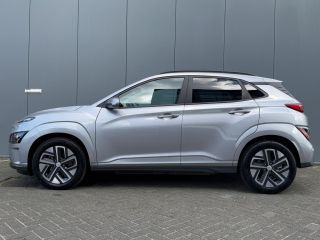Hyundai KONA Electric Hyundai 64 kWh 204pk Pure | LED | Camera | Climate | Carplay | Keyless | Navigatie | 17" Lichtmet...