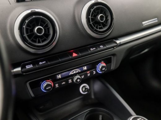 Audi A3 Limousine 30 TFSI Sport (DIGITAL COCKPIT, GROOT NAVI, CLIMATE, GETINT GLAS, LED KOPLAMPEN, SPORTS... ActivLease financial lease