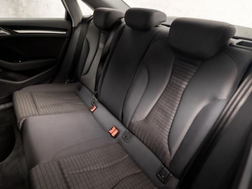 Audi A3 Limousine 30 TFSI Sport (DIGITAL COCKPIT, GROOT NAVI, CLIMATE, GETINT GLAS, LED KOPLAMPEN, SPORTS... ActivLease financial lease