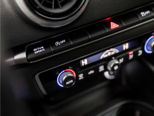 Audi A3 Limousine 30 TFSI Sport (DIGITAL COCKPIT, GROOT NAVI, CLIMATE, GETINT GLAS, LED KOPLAMPEN, SPORTS... ActivLease financial lease