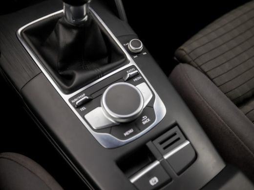 Audi A3 Limousine 30 TFSI Sport (DIGITAL COCKPIT, GROOT NAVI, CLIMATE, GETINT GLAS, LED KOPLAMPEN, SPORTS... ActivLease financial lease