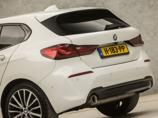BMW 1-serie 118i SportLine Automaat (VIRTUAL COCKPIT, APPLE CARPLAY, GROOT NAVI, STUUR/STOELVERWARMING, ADAPT... ActivLease financial lease