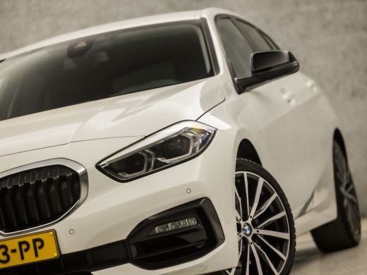 BMW 1-serie 118i SportLine Automaat (VIRTUAL COCKPIT, APPLE CARPLAY, GROOT NAVI, STUUR/STOELVERWARMING, ADAPT... ActivLease financial lease