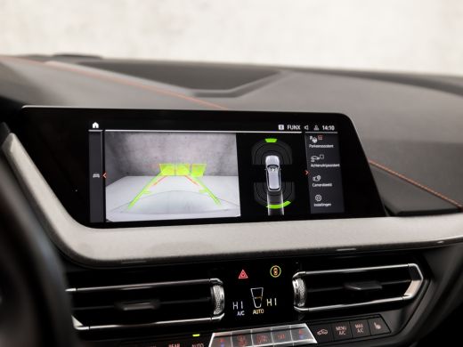 BMW 1-serie 118i SportLine Automaat (VIRTUAL COCKPIT, APPLE CARPLAY, GROOT NAVI, STUUR/STOELVERWARMING, ADAPT... ActivLease financial lease