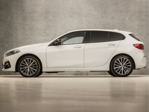 BMW 1-serie 118i SportLine Automaat (VIRTUAL COCKPIT, APPLE CARPLAY, GROOT NAVI, STUUR/STOELVERWARMING, ADAPT... ActivLease financial lease