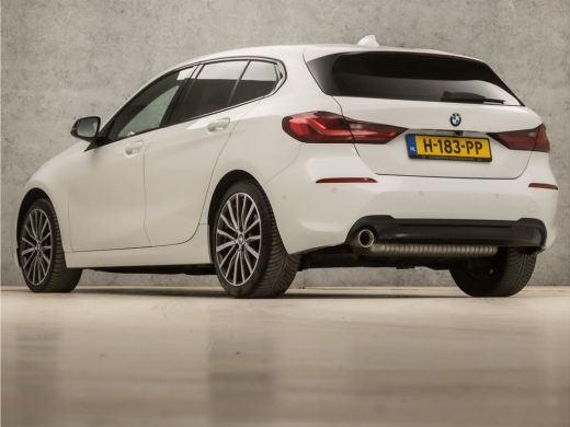 BMW 1-serie 118i SportLine Automaat (VIRTUAL COCKPIT, APPLE CARPLAY, GROOT NAVI, STUUR/STOELVERWARMING, ADAPT... ActivLease financial lease