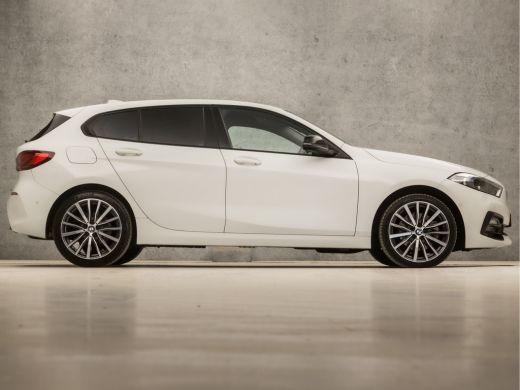 BMW 1-serie 118i SportLine Automaat (VIRTUAL COCKPIT, APPLE CARPLAY, GROOT NAVI, STUUR/STOELVERWARMING, ADAPT... ActivLease financial lease