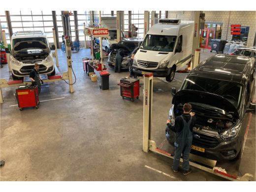 Ford Transit Connect 1.5 TDCI 75pk Euro 6 L1 Trend Airco Trekhaak ActivLease financial lease