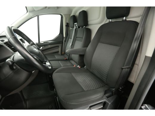 Ford Transit Custom 300 2.0 TDCI L1H1 Airco Cruise Carplay Navi PDC 3 Persoons 16''LMV Elektrpakket Trekhaak ActivLease financial lease