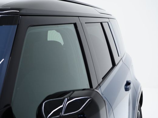 Land Rover Defender 110 2.0 P300e 110 X-Dynamic SE | Towing Pack | Cold Climate Pack | Schuif -/ kanteldak | ActivLease financial lease