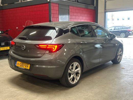 Opel Astra 1.2 Edition | Achterbank in delen neerklapbaar | Achteruitrijcamera | Airco ActivLease financial lease