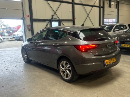 Opel Astra 1.2 Edition | Achterbank in delen neerklapbaar | Achteruitrijcamera | Airco ActivLease financial lease