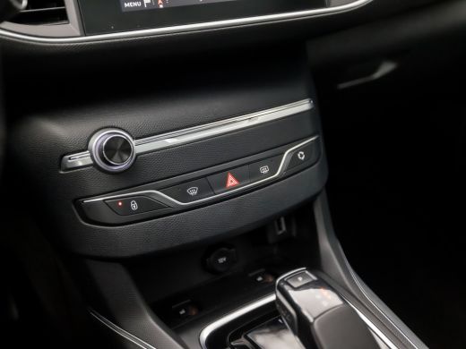 Peugeot 308 SW 1.2 PureTech Sport Deluxe Automaat (PANORAMADAK, APPLE CARPLAY, GROOT NAVI, 360 CAMERA, STOELV... ActivLease financial lease