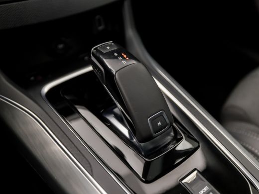 Peugeot 308 SW 1.2 PureTech Sport Deluxe Automaat (PANORAMADAK, APPLE CARPLAY, GROOT NAVI, 360 CAMERA, STOELV... ActivLease financial lease