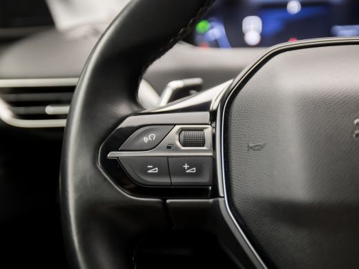 Peugeot 5008 1.2 PureTech Sport 7 Persoons Automaat (APPLE CARPLAY, STOELVERWARMING, LEDER, GROOT NAVI, 360 CA... ActivLease financial lease