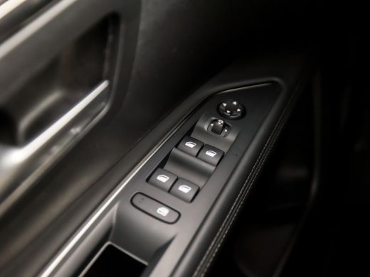 Peugeot 5008 1.2 PureTech Sport 7 Persoons Automaat (APPLE CARPLAY, STOELVERWARMING, LEDER, GROOT NAVI, 360 CA... ActivLease financial lease