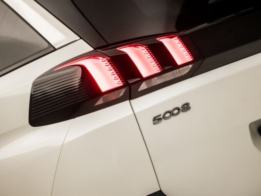 Peugeot 5008 1.2 PureTech Sport 7 Persoons Automaat (APPLE CARPLAY, STOELVERWARMING, LEDER, GROOT NAVI, 360 CA... ActivLease financial lease