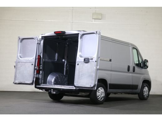 Peugeot Boxer 2.2 BlueHDi 140pk Airco Navigatie Camera ActivLease financial lease