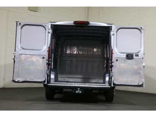Peugeot Boxer 2.2 BlueHDi 140pk Airco Navigatie Camera ActivLease financial lease