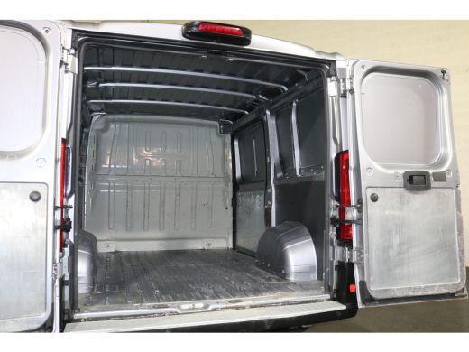 Peugeot Boxer 2.2 BlueHDi 140pk Airco Navigatie Camera ActivLease financial lease