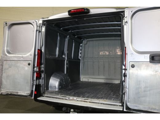 Peugeot Boxer 2.2 BlueHDi 140pk Airco Navigatie Camera ActivLease financial lease