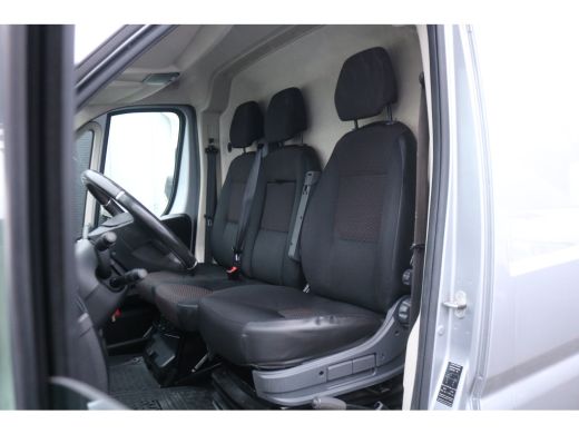 Peugeot Boxer 2.2 BlueHDi 140pk Airco Navigatie Camera ActivLease financial lease