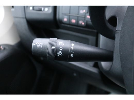Peugeot Boxer 2.2 BlueHDi 140pk Airco Navigatie Camera ActivLease financial lease