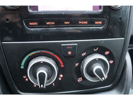 Peugeot Boxer 2.2 BlueHDi 140pk Airco Navigatie Camera ActivLease financial lease
