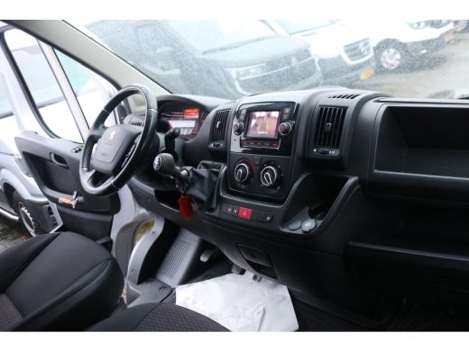 Peugeot Boxer 2.2 BlueHDi 140pk Airco Navigatie Camera ActivLease financial lease