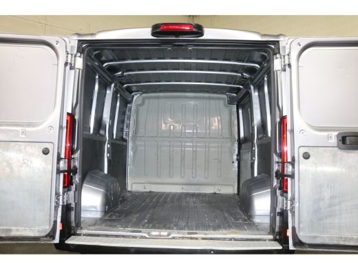 Peugeot Boxer 2.2 BlueHDi 140pk Airco Navigatie Camera ActivLease financial lease