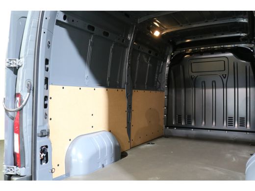 Renault Master 2.3 dCi 180pk L2 H2 Airco Navigatie Camera Trekhaak ActivLease financial lease
