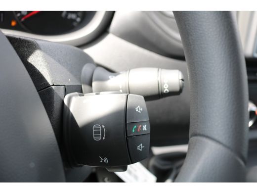 Renault Master 2.3 dCi 180pk L2 H2 Airco Navigatie Camera Trekhaak ActivLease financial lease
