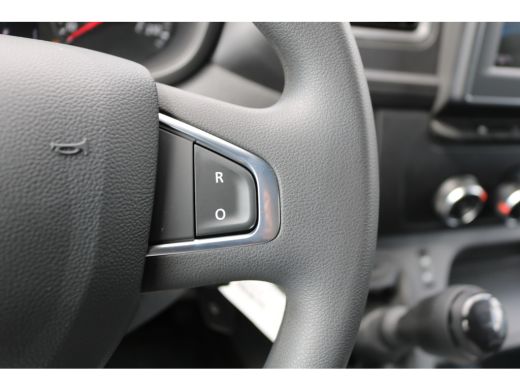 Renault Master 2.3 dCi 180pk L2 H2 Airco Navigatie Camera Trekhaak ActivLease financial lease