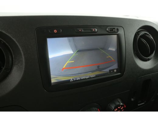 Renault Master T33 2.3 dCi L2H2 146PK Airco Camera Cruise Navi 3 Persoons Parkeersensoren Elektrpakket Trekhaak ActivLease financial lease