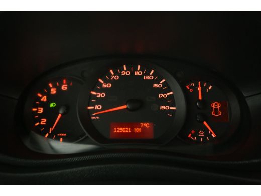 Renault Master T33 2.3 dCi L2H2 146PK Airco Camera Cruise Navi 3 Persoons Parkeersensoren Elektrpakket Trekhaak ActivLease financial lease