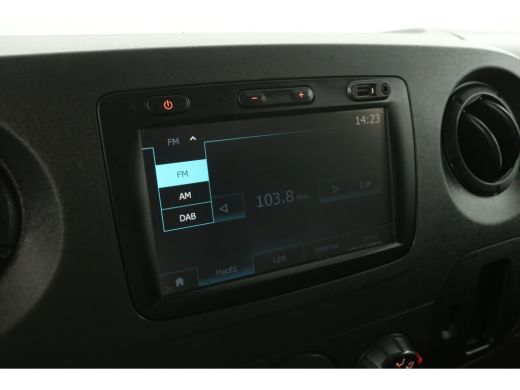 Renault Master T33 2.3 dCi L2H2 146PK Airco Camera Cruise Navi 3 Persoons Parkeersensoren Elektrpakket Trekhaak ActivLease financial lease